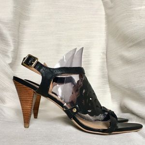 EUC Via Uno leather medallion slip in sandals 10